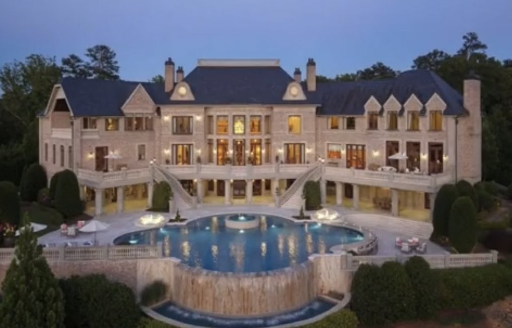 Du hast einen 0er Ping, kriegst 35K€ am Tag und hast unbegrenztes Essen aber musst mit deinem 3. @ hier leben. Machst du es?