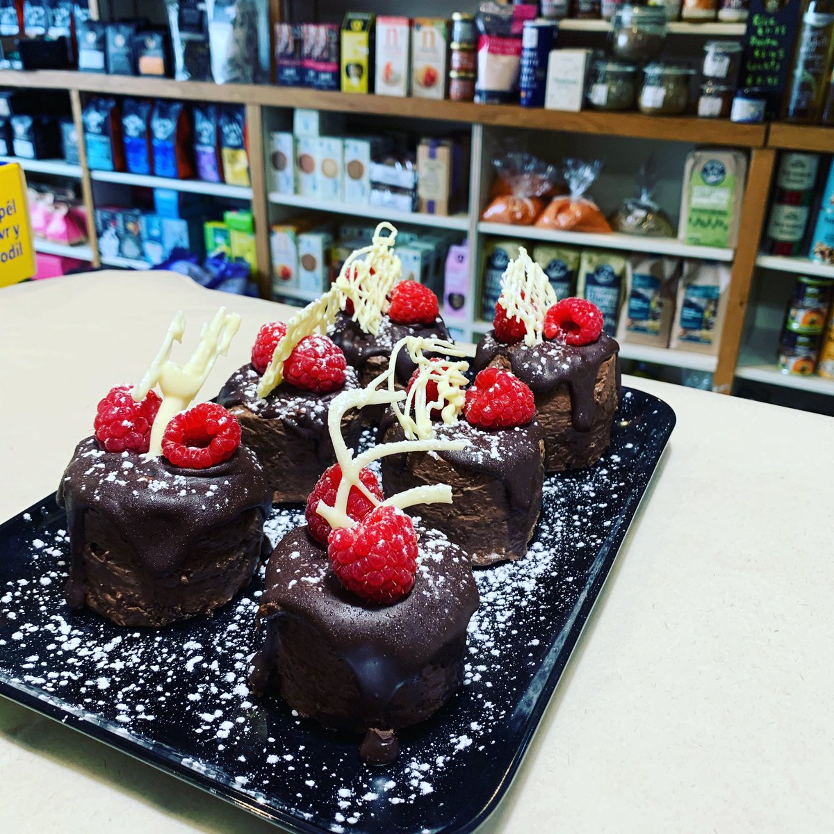 We aimed for a summery look but ended up with a Chrismasy vibe! 🤔 Siocled, ganache a mafon. Classic! #Pontcanna #cake #ChocolateDrama #raspberries <a href="/pontcannafruit/">jason collins</a>