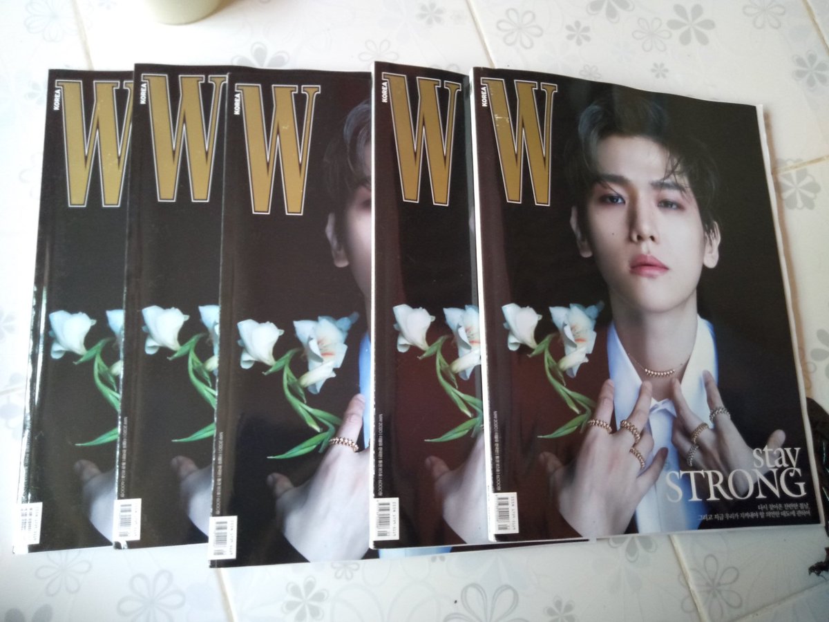 MeowKstore's tweet photo. Help RT

I need to sell this because YES24 give me wrong magazine 🙏 I order W Korea ( Lee dongwook cover ) but they sent to me W KOREA ( Baekhyun cover ) .

Letgoo price : RM25
Postage : RM8 WM/RM14 EM

Available : ✔️✔️✔️✔️✔️ https://t.co/0UOvcW1u9A