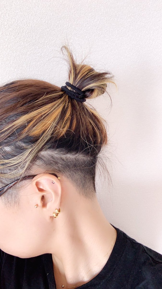 Chira Misaki Ninomiya ファンキーな髪型を手に入れた