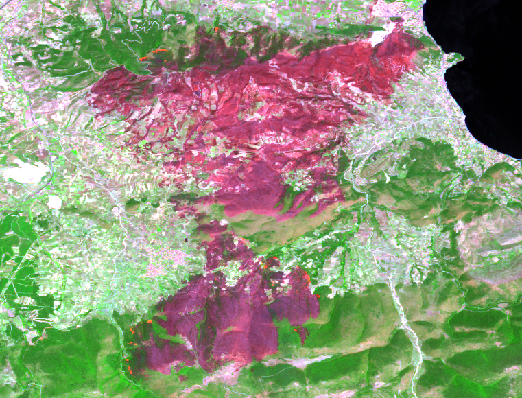 Signalert's tweet photo. #Kechries #forestfire #Greece on the image all red/orange dots are active fire fronts. Difficult situation with a lot of stakes to protect &amp; firefront scattered around burned area. Fire last since 4 days now. Support firefighters. Publish in real time observations on the field. https://t.co/bM1GMotP6z