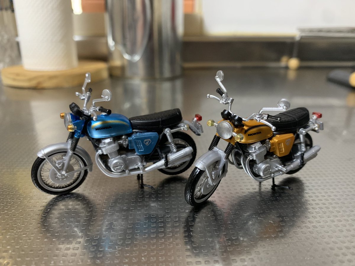 しゅう バイク好き در توییتر ガチャガチャ Honda Dream Cb750 Four コレクション 2回回して 1969 K0キャディゴールドとキャンディブルーグリーンでした 結構クオリティ高い ハンドルとフロント 本体で組み立てやけど 手先器用な方なのに これが しゅう バイク好き در توییتر ガチャガチャ Honda Dream Cb750 Four コレクション 2回回して 1969 K0キャディゴールドとキャンディブルーグリーンでした 結構クオリティ高い ハンドルとフロント 本体で組み立てやけど 手先器用な方なのに これが