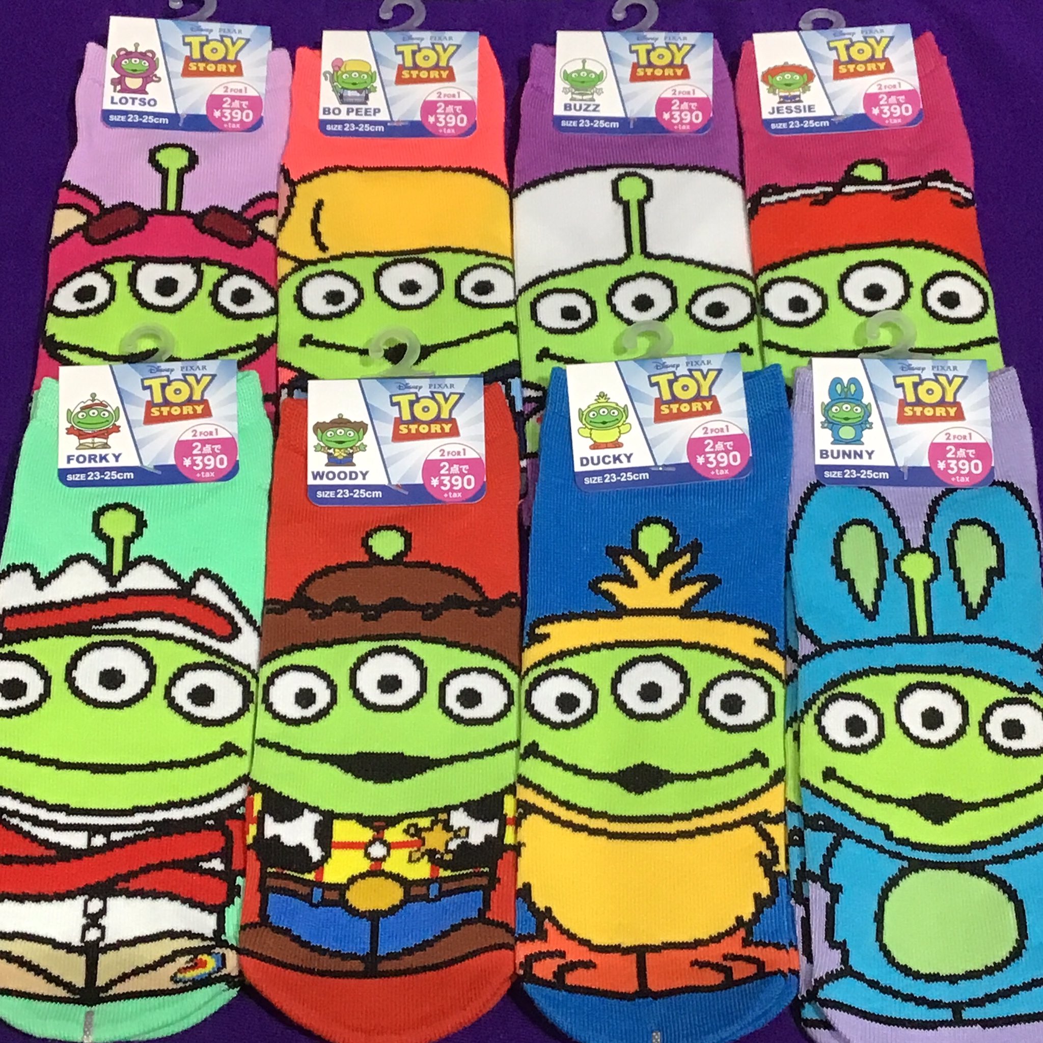 サンキューマートイオンモール岡山店 新商品 エイリアンがいろんなキャラクターに変身 クリクリの三つ目が可愛いですね 靴下はよりどり2点で390円 税 サンキューマート トイストーリー T Co Pntjkfcgkt Twitter
