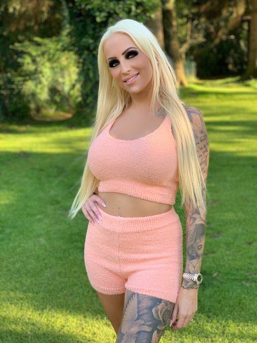 Zitat: I&lsquo;ll be back!            Ich komme wieder!  Aus welchem Film stammt dieser Satz &amp; wer sagt ihn<a href="/tag/instagood"class="tags"><span>#instagood</span></a><a href="/tag/picoftheday"class="tags"><span>#picoftheday</span></a><a href="/tag/instalike"class="tags"><span>#instalike</span></a><a href="/tag/instadaily"class="tags"><span>#instadaily</span></a>