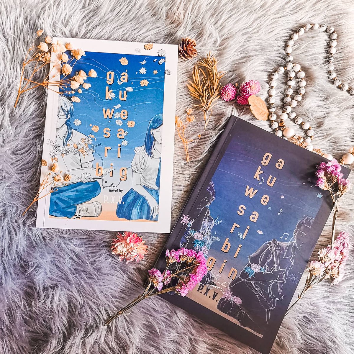 denisevanzanth's tweet photo. @LathalaPress @peachwrites 

Gaku Series Books is so beautiful 💛💙🖤

Thank you Lathala! 💖

#GakuSeries 
#LathalaPressBooks https://t.co/cbHFMMmJvj