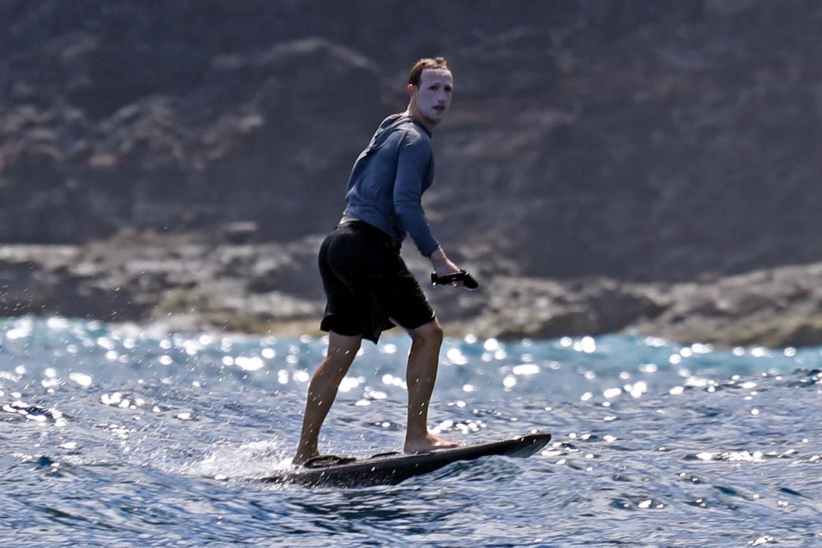 Mark Zuckerberg surfs in Hawaii with way too much sunscreen https://nypost.com/2020/07/1...