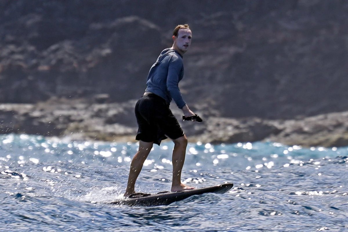 Mark Zuckerberg surfs in Hawaii with way too much sunscreen https://nypost.com/2020/07/19/mark-zuckerberg-surfboards-in-hawaii-with-way-too-much-sunscreen/