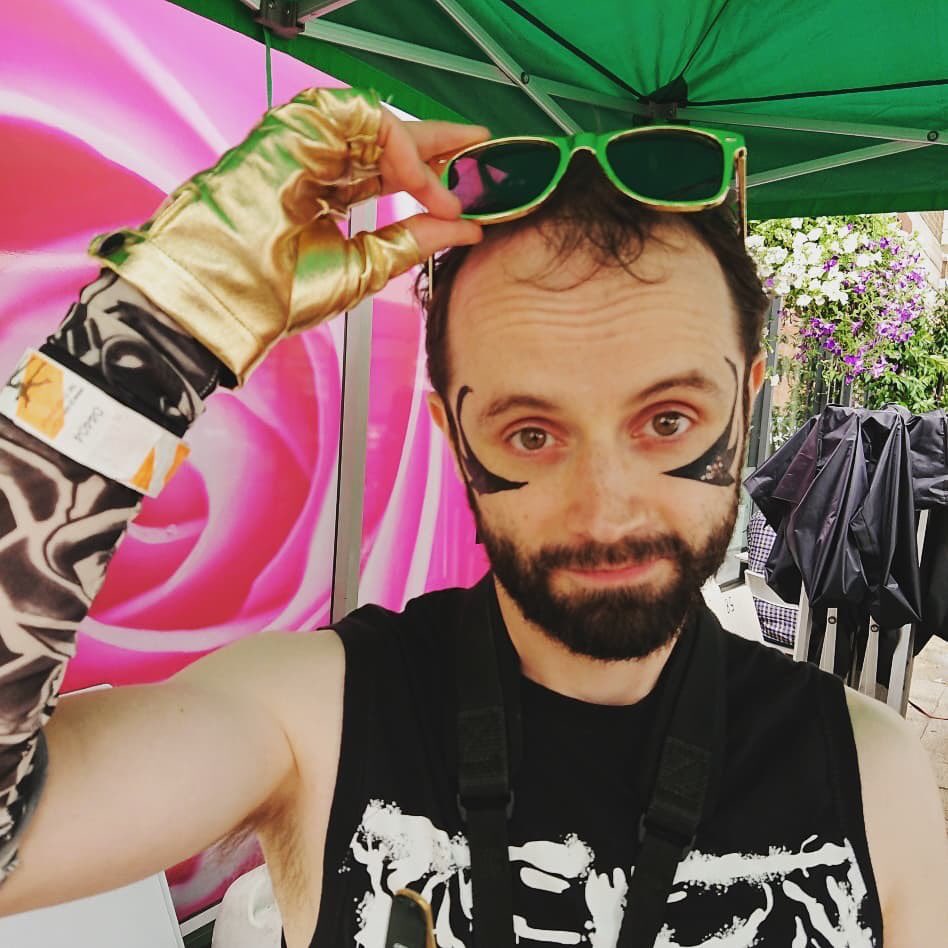 Steamchicken's tweet photo. Reliving @warwickfolkfest on line this weekend. Dress up and get drunk in the rain. Got your outfit for the tour? Missing you @DoughAndBrew @PeachPubs #RoseandCrown @TheFleeceInn #mainbar @EarlsdonMorris @ChinewrdeMorris @WarwickFolk https://t.co/EbneGyuue2