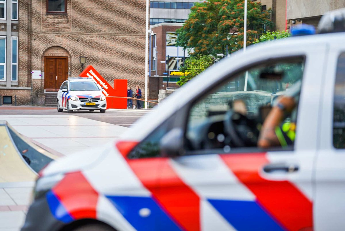 Politie voorkomt afgesproken #Vechtpartij in #Eindhoven #Jongeren #Stadhuisplein.