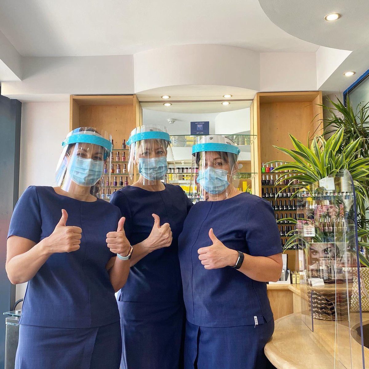 We ARE smiling to be back! Don’t forget, from August 1st we are able to carry out treatments on the face/head area 😷💆🏼‍♀️💆🏽
#returntowork #facials #lashesandbrows #facialwaxing #scalpmassage #beauty #beautysalon #openforbusiness  #chapelallerton