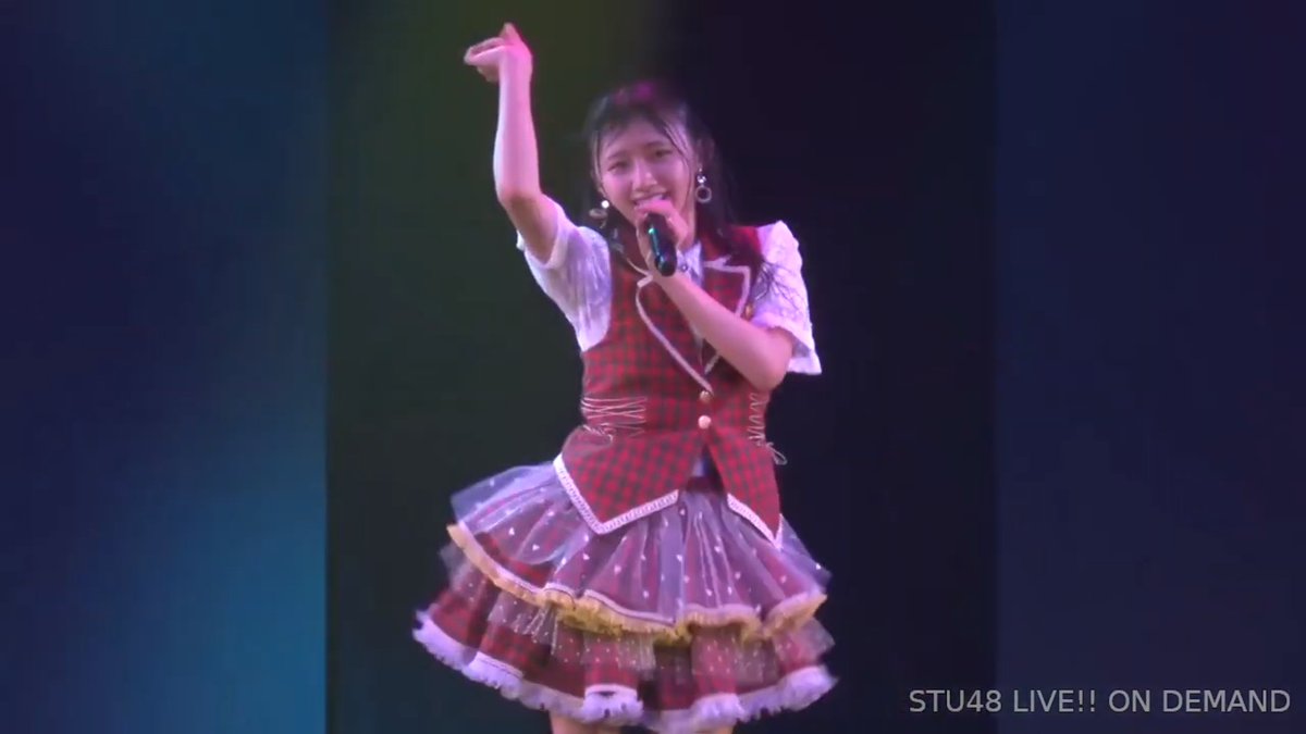 (10) AKB48 - 50%Another old off-kilter song. I'm still so distracted by the lace on her dress that's all over the place haha. Thank goodness miyumiyu's 100% energy and facial expressions saved the day!