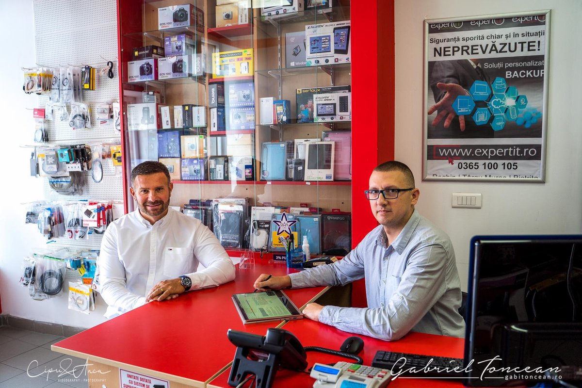 GToncean's tweet photo. Echipa PNL pentru #Reghin
Mihai Farcaș este un antreprenor abil, pe care mă bucur că am reușit să-l cooptez în echipa mea.
Mihai va aduce plusvaloare comunității noastre prin experiența considerabilă pe care o are în IT și antreprenoriat. https://t.co/kJDaFJ7UbK