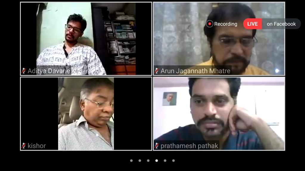 prathamesh36's tweet photo. काल गोव्याचे कवी व माजी उपसभापती कै. विष्णू सूर्या वाघ यांच्या जयंतीनिमित्त त्यांच्या कवितांचं वाचन केले. अरुण म्हात्रे, किशोर कदम, महेश केळुस्कर आदी ज्येष्ठ कवींसोबत संकेत म्हात्रे, आदित्य दवणे, गीतेश शिंदे आणि रोशेल पोटकर असे माझे मित्र पण होते.

P.C. आदित्य दवणे

#मराठी #कविता https://t.co/ekTkVQaDh6