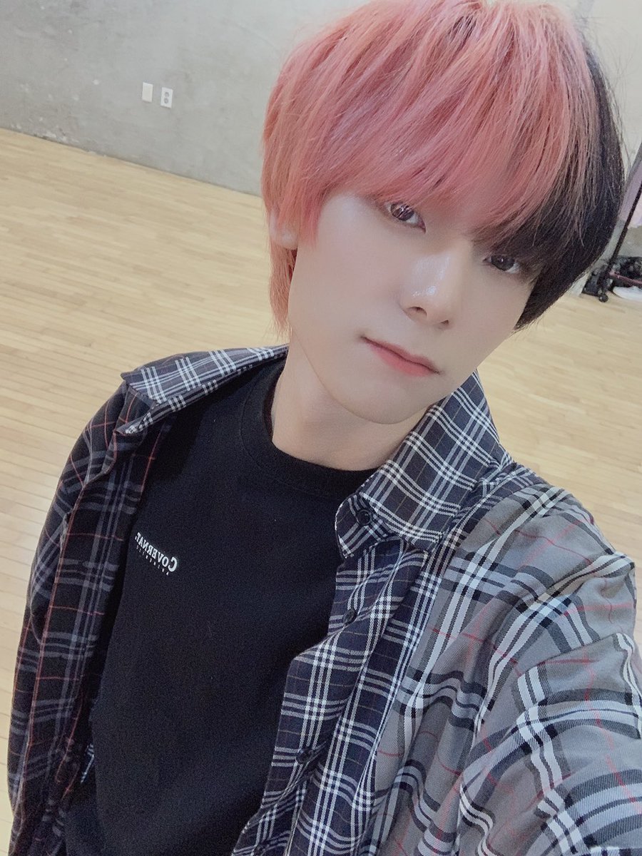 1team_twt's tweet photo. [#1TEAM #제현 #JEHYUN]
오늘도 #얼레리꼴레리 연습!! 😝 https://t.co/hktg5D1KWv