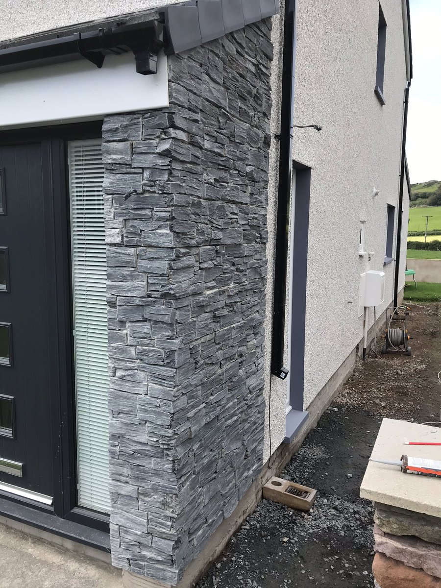 RivendellStone1's tweet photo. First time using these @ZClad panels, labour saving and ideal for smaller projects, saying that, much prefer stone facing the old school way!! #cumbria #LakeDistrict #stonework #millomtown https://t.co/616PJ5IZI2