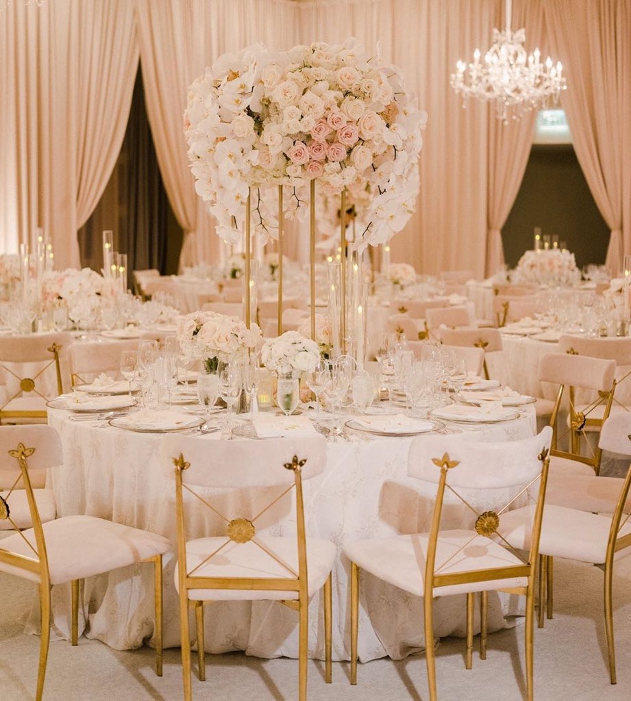 ghwedingvendors's tweet photo. Wedding Decor Inspo!! 🤩🤩
.
More nude draping and soft lighting to turn up the sweetness on this Friday night. 
Draping|Lighting|Chandeliers @ambereventprod 
Photography @carolinetran 
Planning|Design @thespecialday 
Floral|Design @nisiesenchanted https://t.co/a8v8LeoSUO