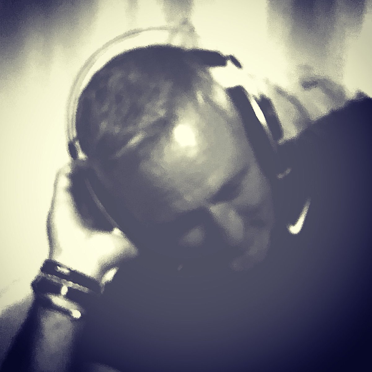 AdrianWarwick8's tweet photo. New song “Vincero” complete...
@artistrymanagement now in charge of the promo...
#music #crossoverclassical #songwriting https://t.co/7gWBNNw8q7