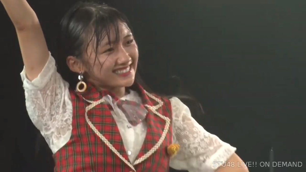 (11) AKB48 - UHHO UHHOHOA team k fave!! Always an energetic song to perform. There was a short dance break with the back up dancers, then miyumiyu comes out with a banana 