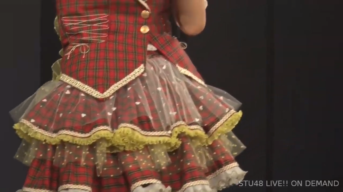 MC3 Then cut to this mc and i think she says her mom made her dress, i was deceased  i think it looks way better up close when she's not dancing haha, i didn't like it when i first saw it but now in 2nd viewing of the solocon i like it more and more