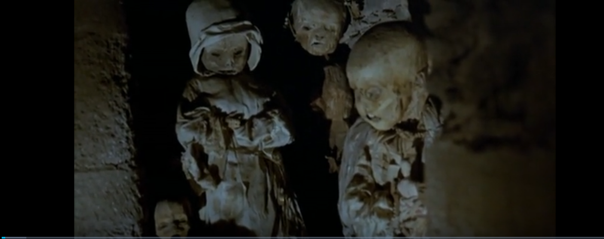 La magistrale intro de Nosferatu fantôme de la nuit avec les momies de Guanajuato au Mexique. Filmées par Herzog lui-même. Épidémie de Choléra en1833. Ces corps ont été exhumés car les familles n'avaient pas payé la taxe de concession. [Thread]