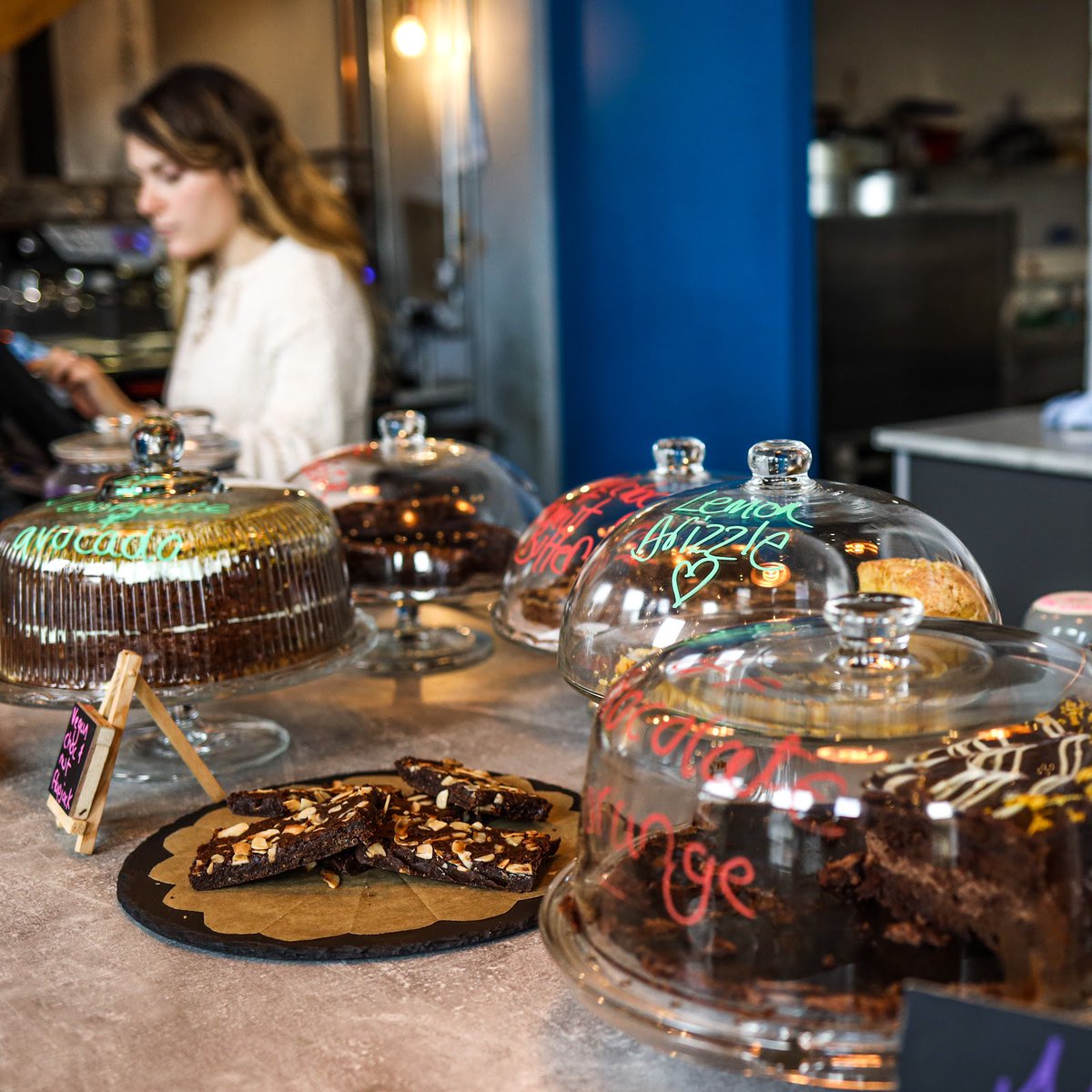 WeAreCofftea's tweet photo. Your local independent cafes are run by people that live in your community and care about its people. Not boards in a far away city who have no idea what your community is like π
Tag your favourite Plymouth Indies below βοΈπ
#WeAreCoffTea #CoffTeaApp https://t.co/wSfIxBpOAR