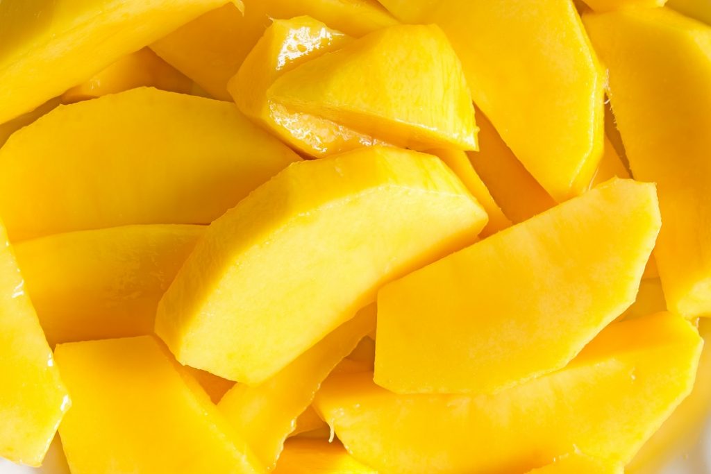 ExportMoon's tweet photo. A mango is a juicy stone fruit produced from numerous species of tropical trees belonging to the flowering plant genus Mangifera, cultivated mostly for their edible fruit. Most of these species are found in nature as wild mangoes. https://t.co/SkAPqMkaI7