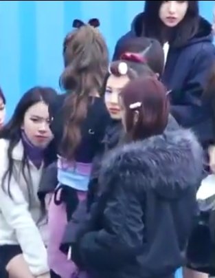 Dahyun's small hands perfectly fits on Sana's waist - a SaiDa thread