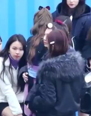 Dahyun's small hands perfectly fits on Sana's waist - a SaiDa thread