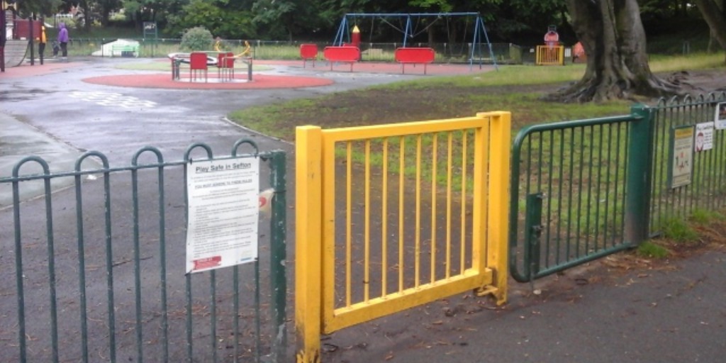 Our play areas at Crosby Lakeside, Kings Gardens, Hesketh Park &amp; Botanic Gardens are now open. Our <a href="/GreenSefton_/">Green Sefton</a> team is working to ensure the 2,000 pieces of equipment at our 100 play areas can all open safely. More at mysefton.co.uk/2020/07/23/pro… #MySefton #COVID19 #Playsafe