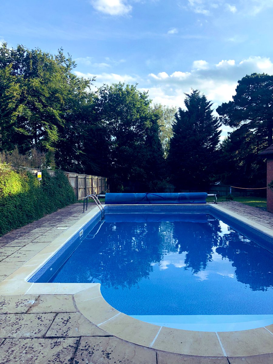 _lab_'s tweet photo. I think the family may have set the bar quite high with this years holiday house! 

#woodbridge #suffolk #PoolParty https://t.co/gNn4IsD0Xc