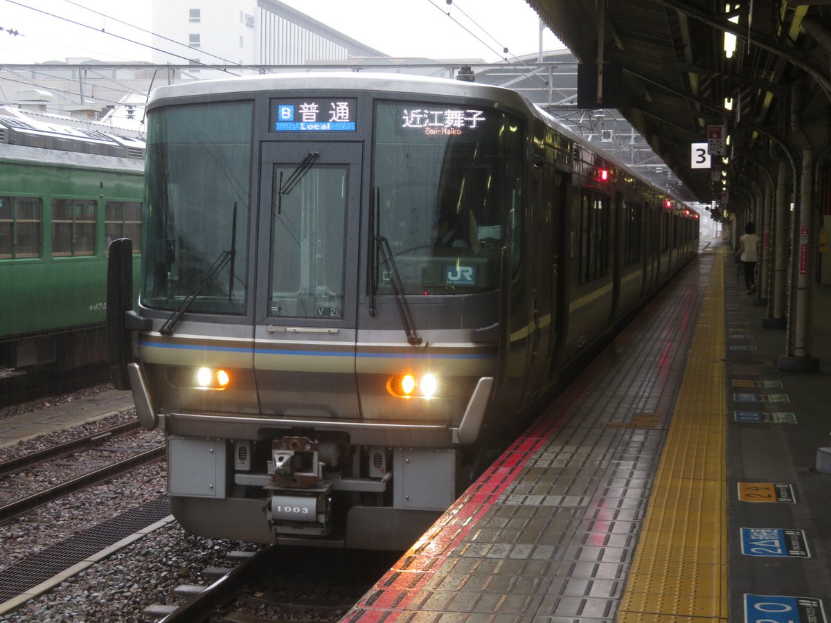 ぽーとらむ 223系1000番台体質改善車 V2編成 による湖西線の普通列車 新快速で京都に来て 近江舞子と近江今津を往復する運用だったそうです 京都がやや台形でしたが他は満足に撮れました