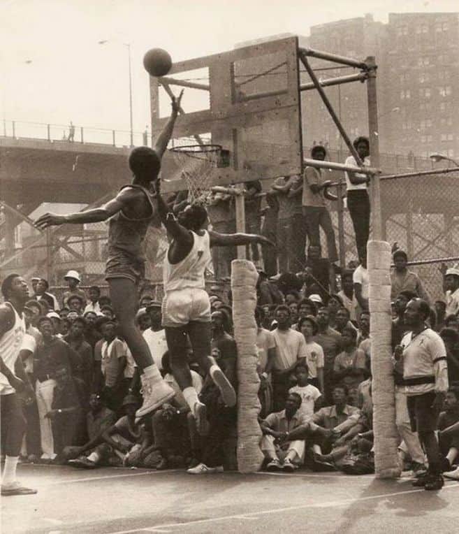 RealPGRaters's tweet photo. Never Forget when Dr J blessed @ruckerparkvc #RuckerPark with his Presence!

Its a weekend,where would you be balling 🏀?

Use the @RealPGRaters  app to fix up pick games and scrimmages with your📱.

#PGRaters #Balling #ThisisWhyweplay #NBA #NBABubble #NBATwitter https://t.co/JlvRZiTt4F