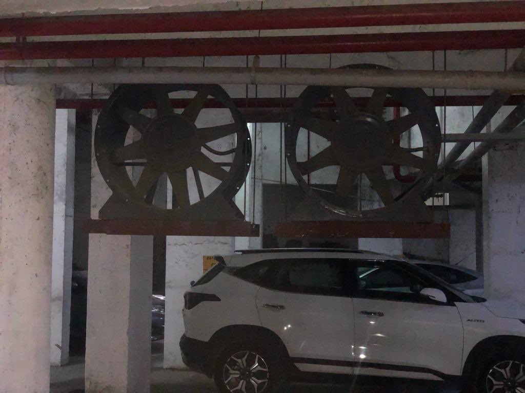 omaxehills2_fbd's tweet photo. @OmaxeLimited @RohtasGoel @rajneeshpabbi  basement fire exhaust fans are till date not operational. We tried reaching to everyone but no one responds. please suggest whom to approach 
&amp; Who will safeguards our homes in case of fire ?

issue is at Omaxe Hills 2, sec 43, Faridabad https://t.co/sPu9MCdZRn