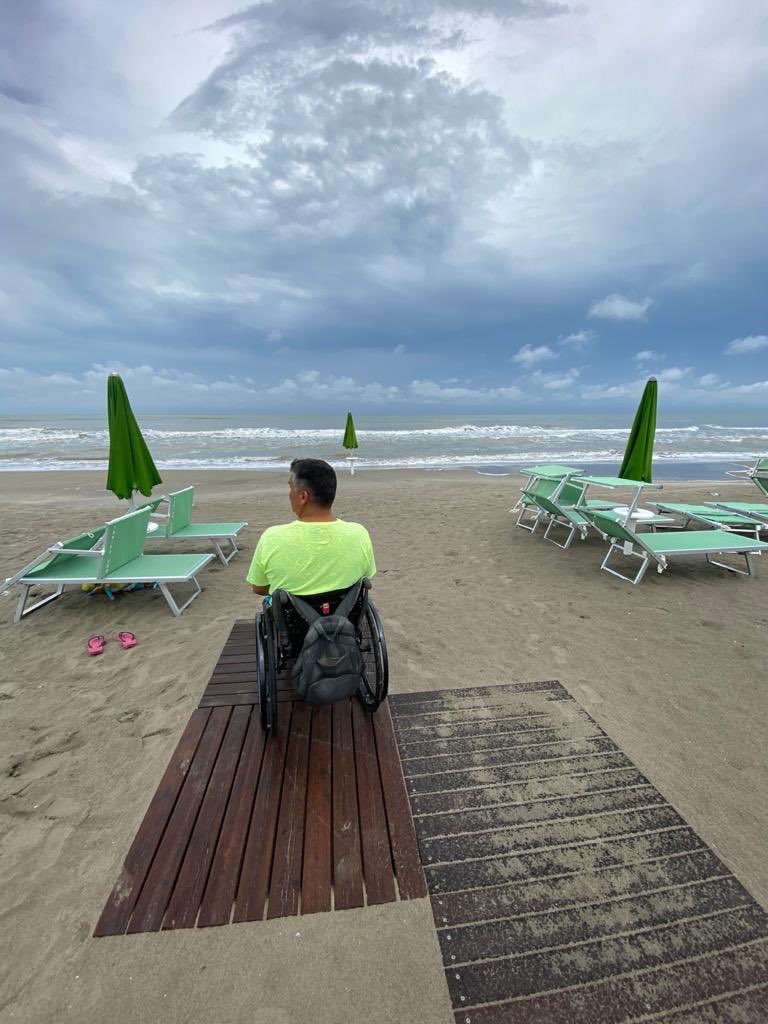 La VITA non e' una questione di come sopravvivere alla tempesta, ma di come danzare nella pioggia!
Kahlil Gibran