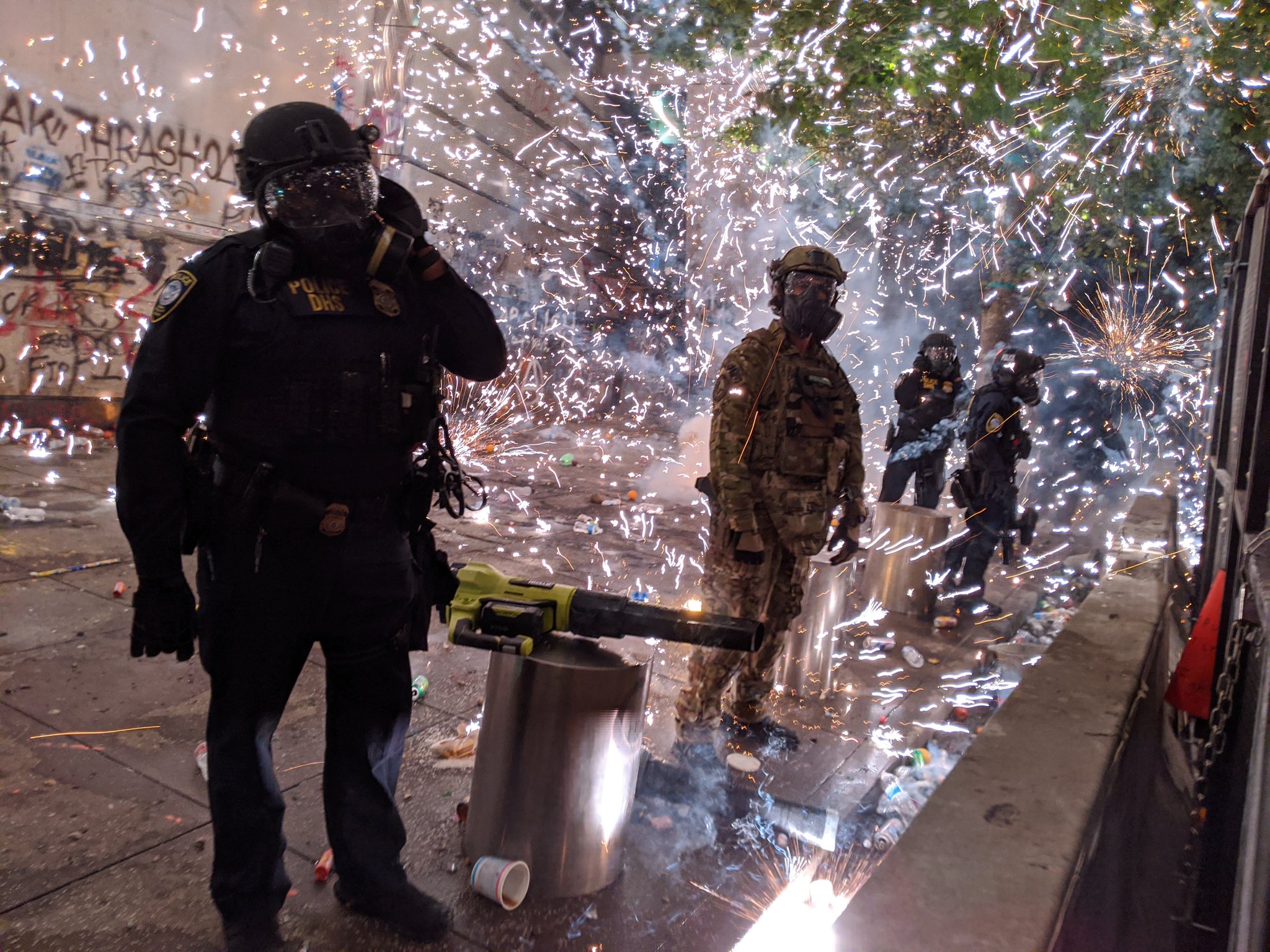 EdwZa0OVoAIvqA8?format=jpg&name=large