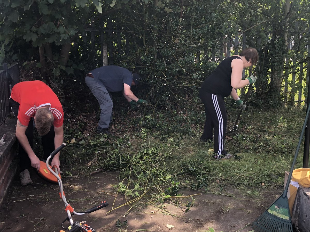 LouisaShone's tweet photo. #teampcr have been out and about this morning ,social distancing volunteering ,providing refreshments ,at the tin can youth centre. To enable them to get their services back up and running to provide a much needed drop in centre.#itswhatwedo @CatAnnJones @P_Chudders https://t.co/FDMblUCKXG