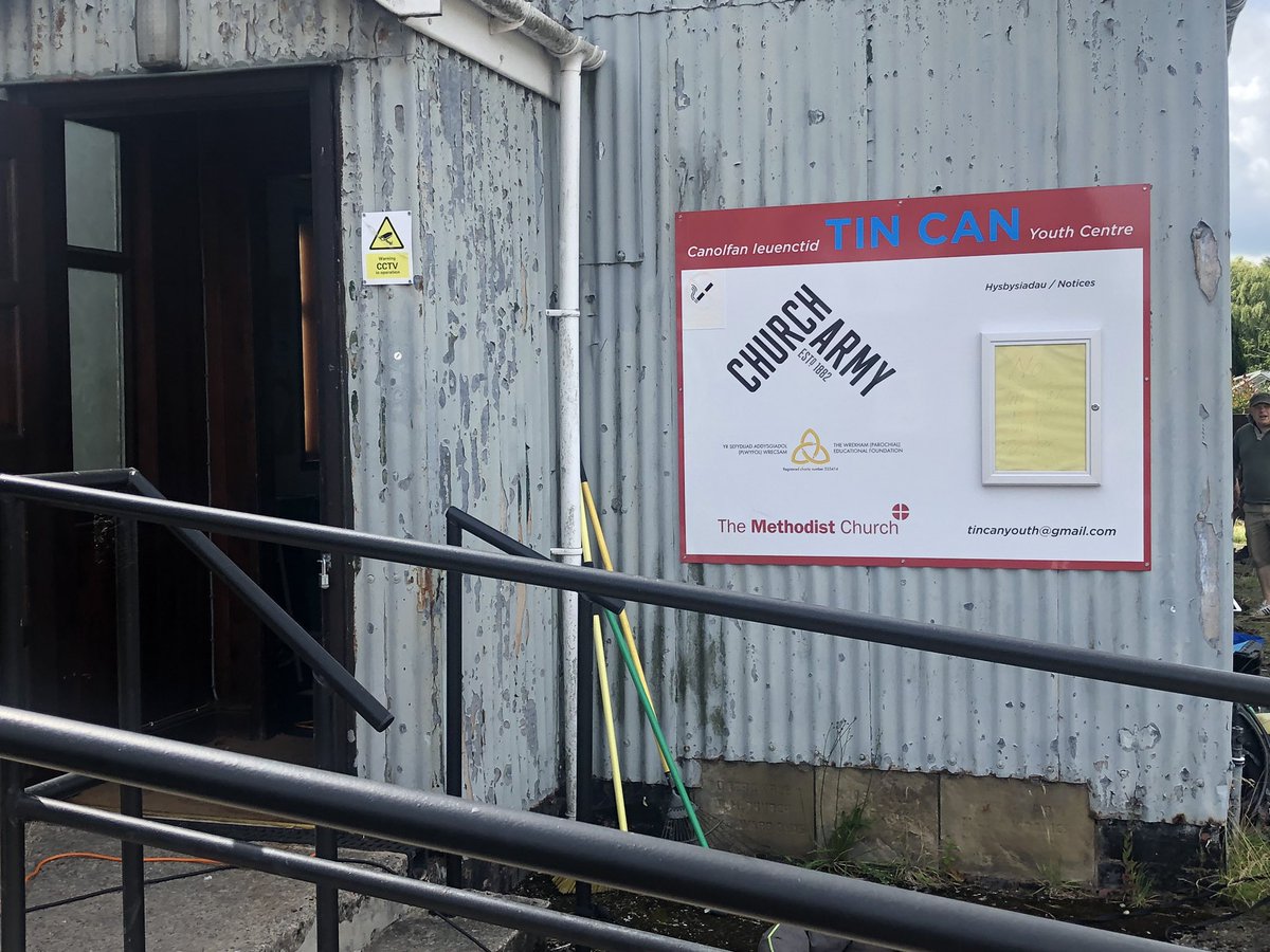 LouisaShone's tweet photo. #teampcr have been out and about this morning ,social distancing volunteering ,providing refreshments ,at the tin can youth centre. To enable them to get their services back up and running to provide a much needed drop in centre.#itswhatwedo @CatAnnJones @P_Chudders https://t.co/FDMblUCKXG