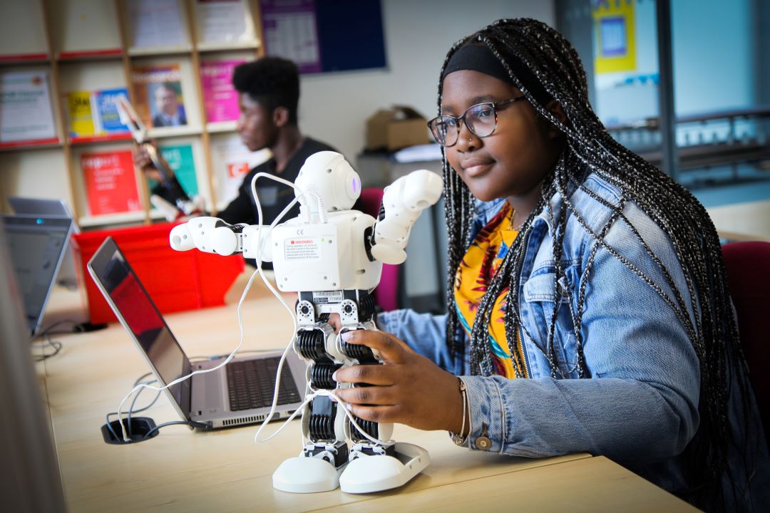 Do you know someone in year 10 who's starting to think about their #future? 🤔

Uploaded weekly, our online activities will help them choose their next steps.  

Find this week's activities here: bit.ly/2OQGMg8

#Leeds #LoveOurColleges #College #Career