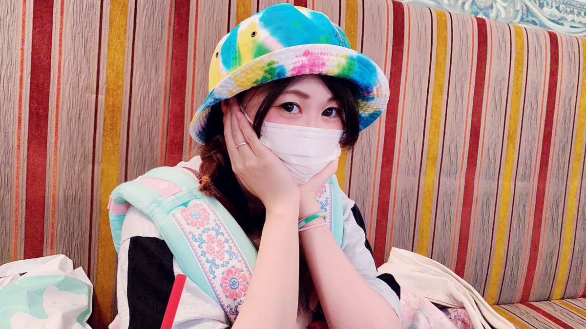 lunomint's tweet photo. #metro_fuk でハンドメイド出店を担当してくれてたくるみ、しっかりママになってて時間は進んでるんだなあって。
長野に引っ越す前に会えて良かったマイメン!!!
「あたし母親になった実感ない、なんか友達みたいな感じ」ってゆるく子育てしてるあたりくるみらしくて好きが増した……また会おうね😌 https://t.co/m1MewmpHlU