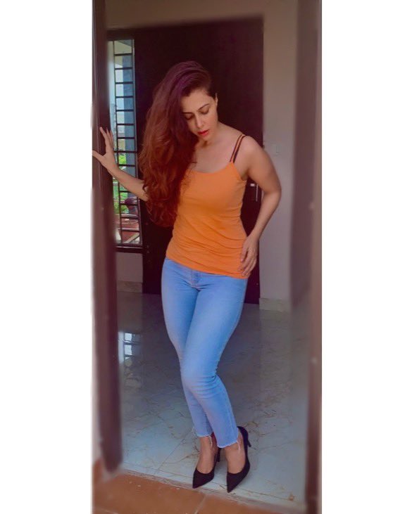 iamrosepuri's tweet photo. Orange is the happiest color🧡🧡🧡
#postoftheday #rosepuri #instagram #instapost #instadaily #instalove #orangeisthenewblack #orangeisthecoloroftheday #stayhappy #keepgoing #keepmoving #happy #love #peace #followforfollowback #isntafashion #casuallook #photoshootathome https://t.co/h0hbFIwJjp