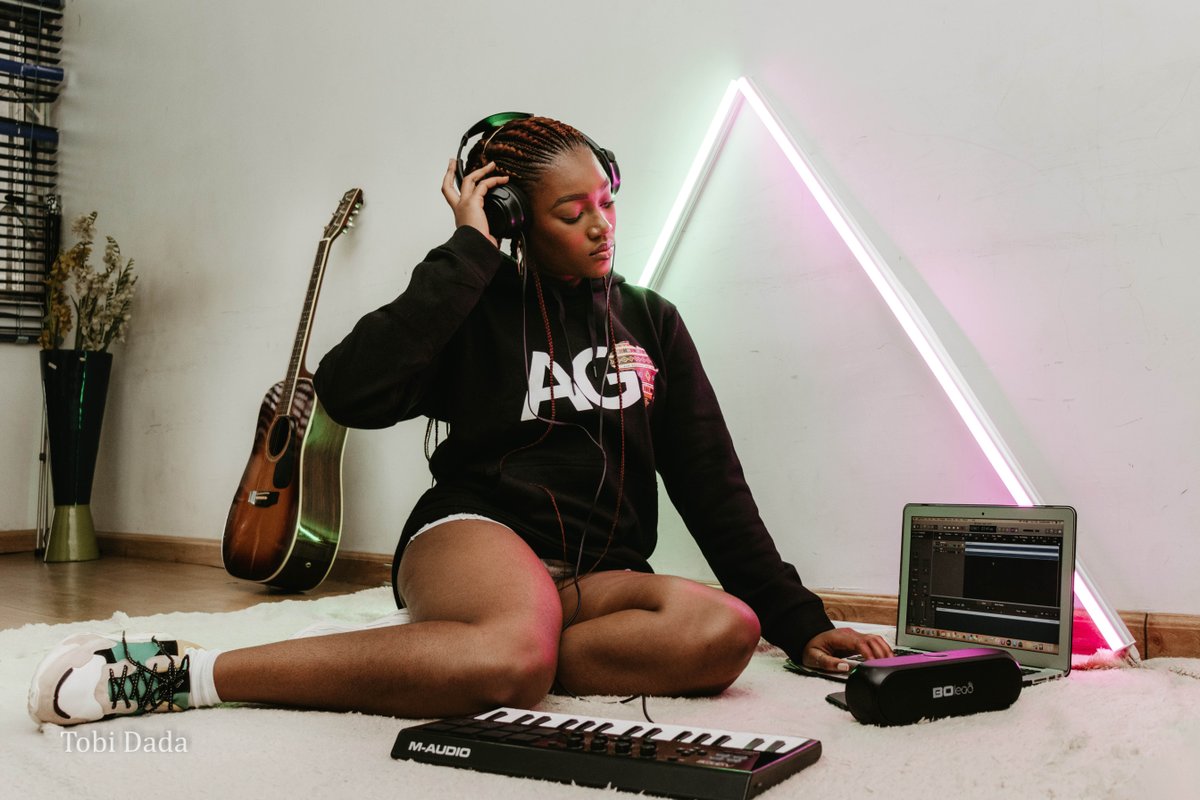 AudioGirlAfrica's tweet photo. DREAM WILD 🔥
The Audio Girl Workwear collection are available @audiogirlmerch
.
Audio Girl - @ranti_mars
Photography- @tobidadaphotography_
.
#audiogirlafrica #audiogirl #womeninmusic #womensupportingwomen #soundgirls #girlsareimportant #blackgirlmagic https://t.co/9vcXtYGCJw