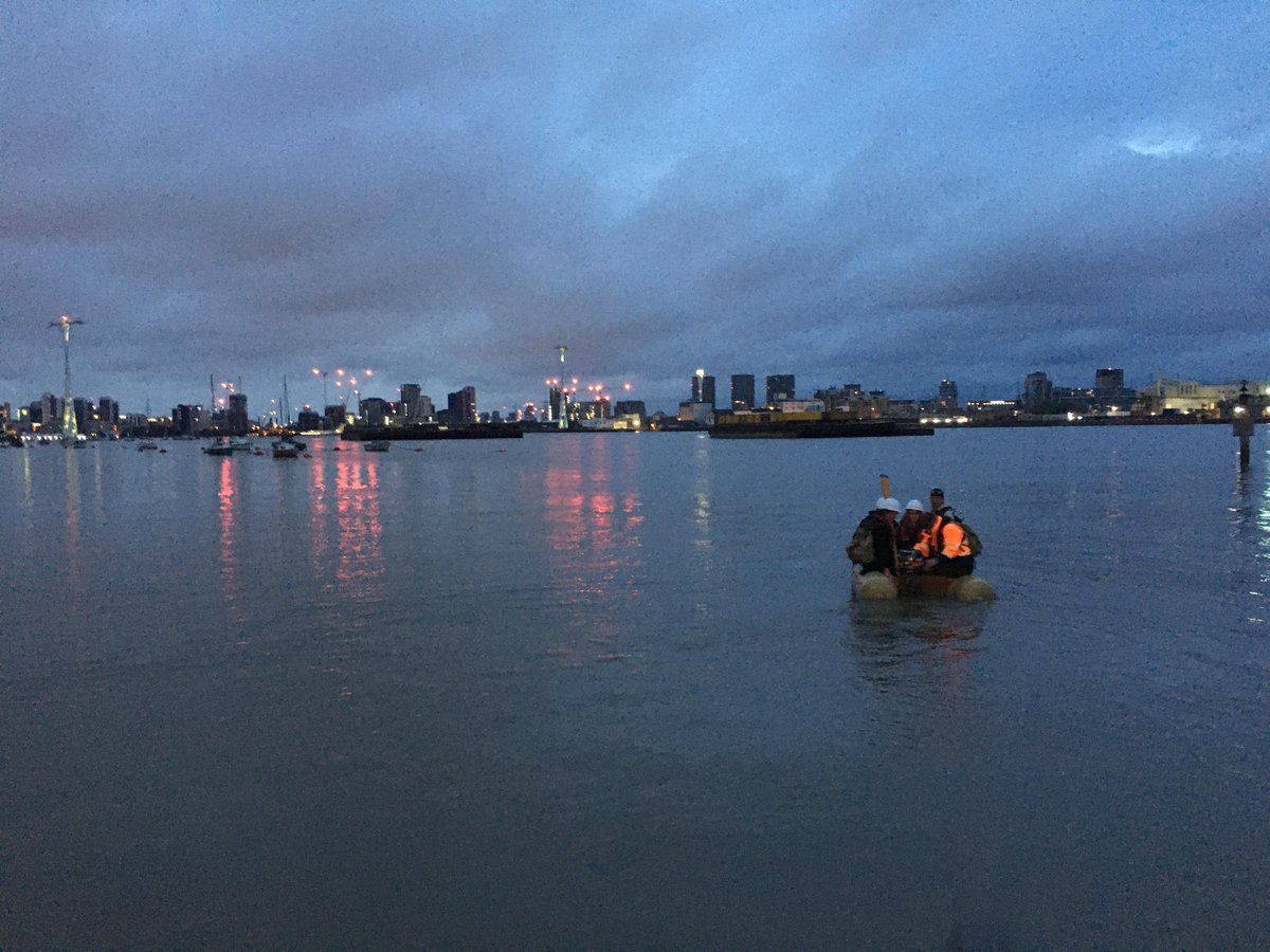 SilvertownTn's tweet photo. "The keys to the locks with which the activists have been secured to the rig have been delivered to Sadiq Khan, he is the only person with the power to stop the Silvertown Tunnel and yet he has repeatedly failed to respond to the points that we have raised."  @Heidi_LDN https://t.co/jR7VBN9Lkm