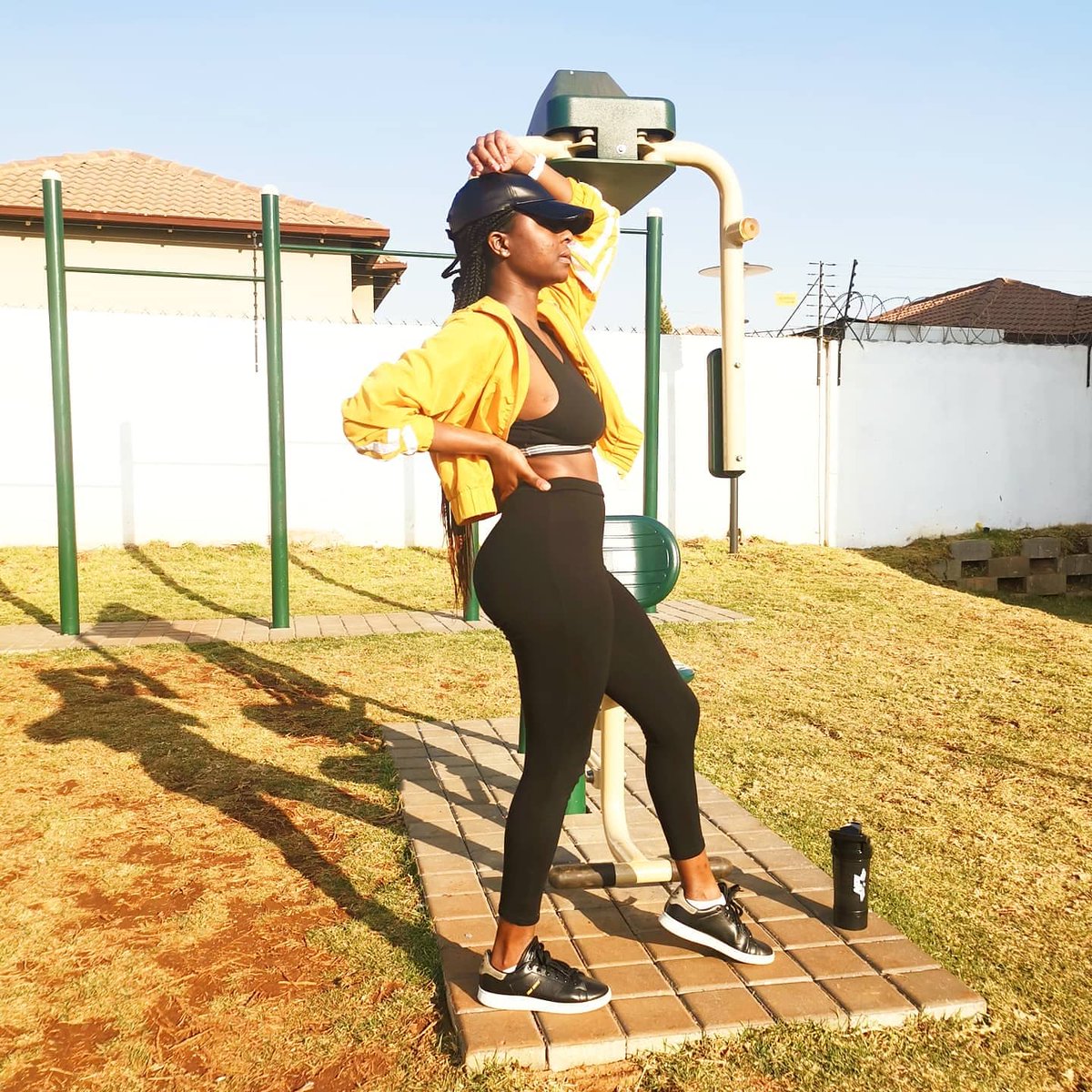 LebZAR_Dhlamini's tweet photo. @casspernyovest Awubheke nje.. As for me..I have been playing that jam on my way to the gym 🏋🏽‍♀️💃💃💃 https://t.co/IiVpZxY00n