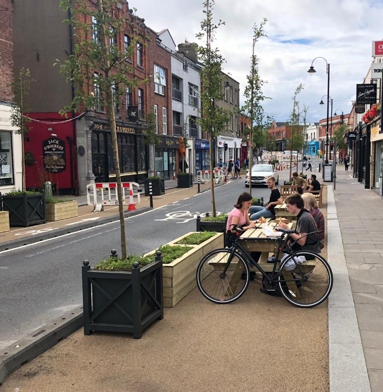 GraemeMcQ's tweet photo. This outdoor seating thing just won’t take off in Dublin. If only we were a “continental city”. https://t.co/i85DGk8Df7