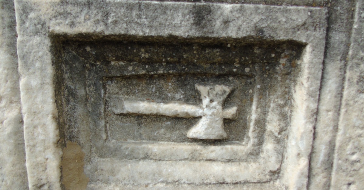 avalonia's tweet photo. This #Labrys decoration is from the Temple of the Goddess #Hekate in #Lagina.  
It is a symbol associated with Zeus, closely linked to Crete (perhaps for its connection with Zeus) and is also used as a symbol for the Goddess, especially by Feminist #Witches. 
Do you use it? How? https://t.co/Fll7fEkk36
