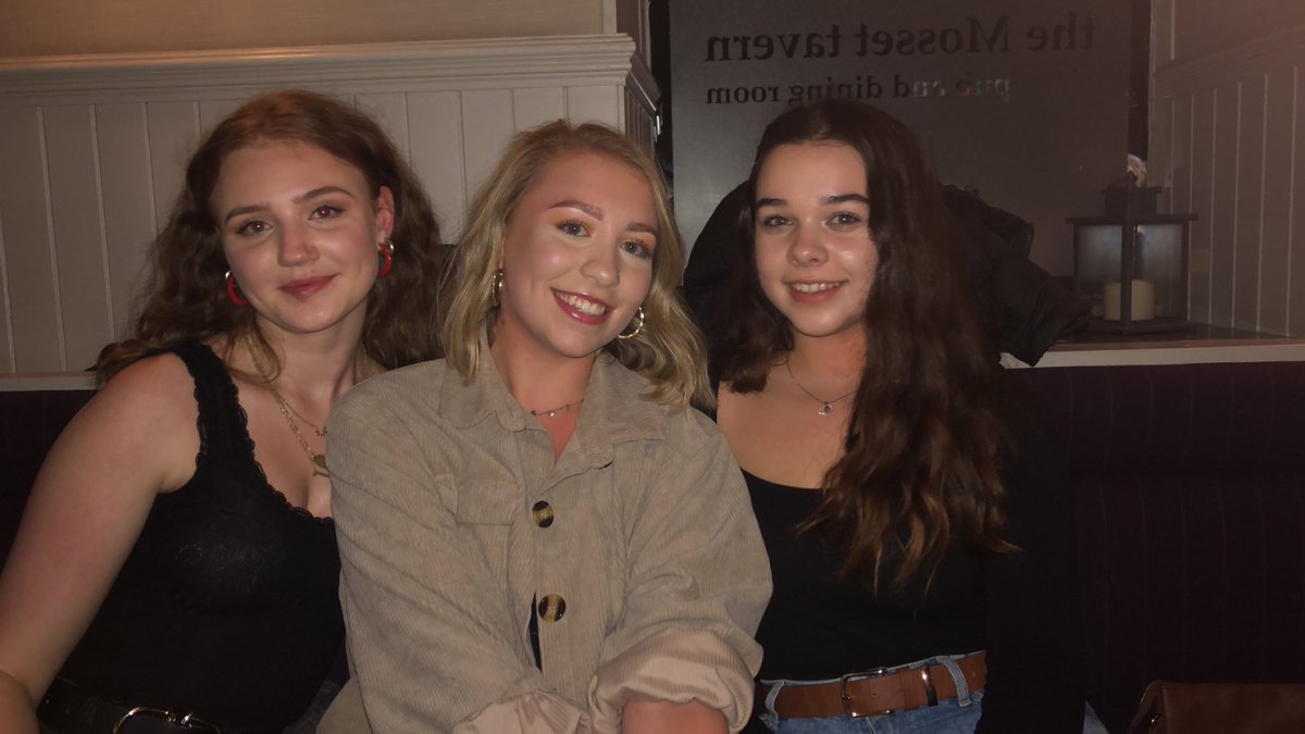 _meegansmith_'s tweet photo. A big happy birthday to the best gal @chloe_shallicke !! hope you have an amazing day and I can’t wait to celebrate with you tonight, lots and lots of love angel 🥰❤️😊😘 https://t.co/ycLGEuzh3l