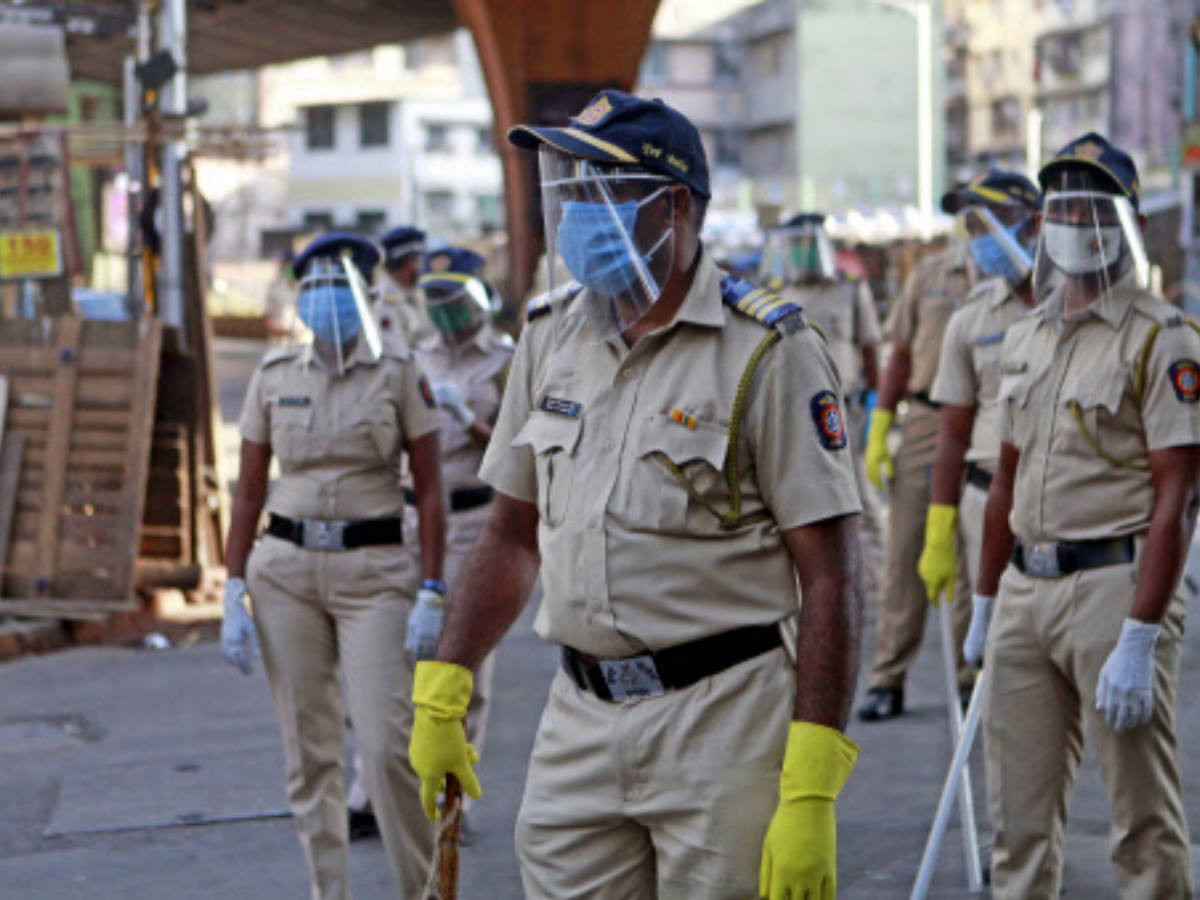 So how are state police protecting their personnel from  #COVID? What measures have been taken to ensure the smooth functioning of the police force, which has to be active at all times (Even amid a pandemic).Here is a thread containing info of Delhi, Haryana and Kerala police.