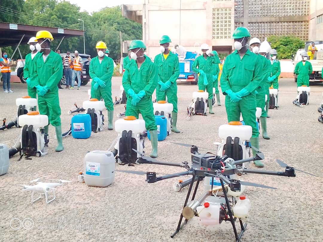 grace_me55's tweet photo. The Regional Minister of the Upper West Region, Hon. Hafiz Bin Salih giving a short address before the commencement of the Disinfection Exercise in the Region.
#ZoomlionDisinfects
@mlgrdgov 
@vectorpesgh 
@tv3_ghana 
@onua951fm 
@MGNewsGH 
@JoyNewsOnTV 
@anokyewaaba 
@iamaryee https://t.co/Mezfq06wuw