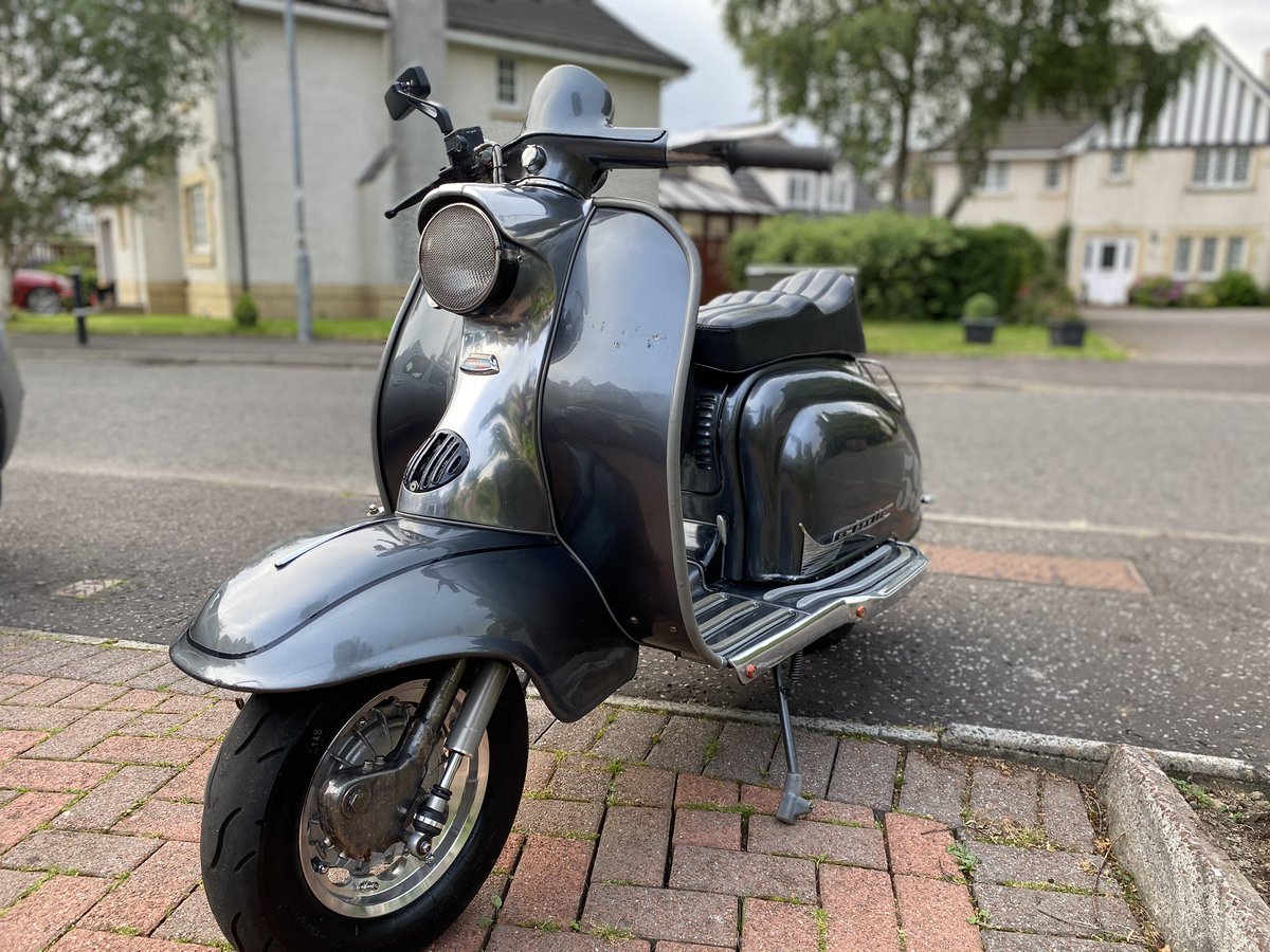 robert2burns's tweet photo. Patient leaving the clinic following a complete top end rebuild as a result of engine builder using the wrong piston.. now one fast, sorted RB252 engined S1 #drrobertlambrettaclinic #lambretta #S1 #RB252 https://t.co/ny0iQUs7py