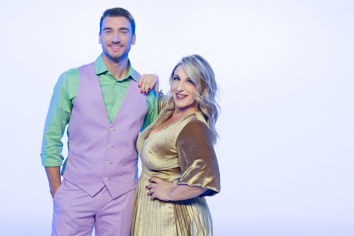 DiscoveryItalia's tweet photo. #ascoltitv: molto bene su @realtimetvit il finale di stagione di #CakeStar che in pt supera 400.000 spettatori (2,2% sh) ed è #5programma sulle Donne durante la tx con il 4,3% shr! #RealTime #9canale nazionale nelle 24h e #8canale naz. in 2° serata! https://t.co/OOYqZC5bMz